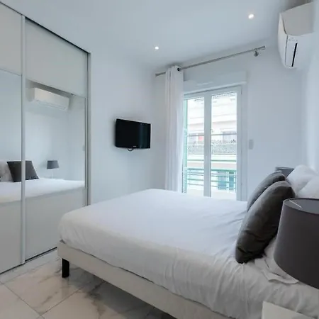 Louis Gallet Centre Juan Les Pins 50m Des Plages *