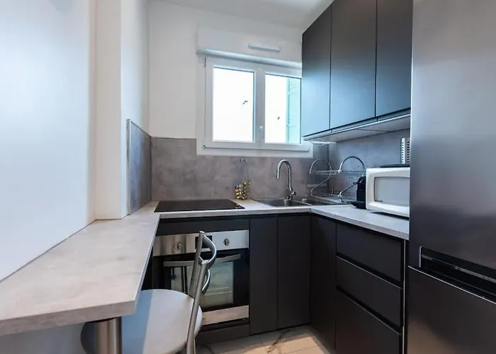 Louis Gallet Centre Juan Les Pins 50m Des Plages