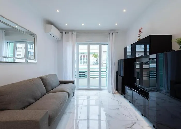 Louis Gallet Centre Juan Les Pins 50m Des Plages