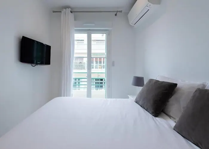 Апартаменты Louis Gallet Centre Juan Les Pins 50m Des Plages *